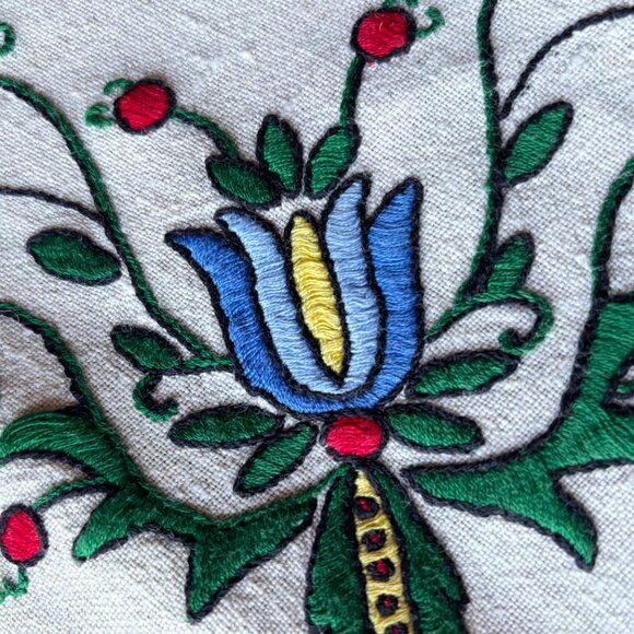 Polish Kaszuby Traditional Embroidered Floral Linen Square Tablecloth - Picture 6 of 7